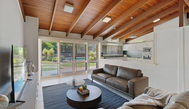 Charming 4BR House w/Parking near Sunnybank in Robertson