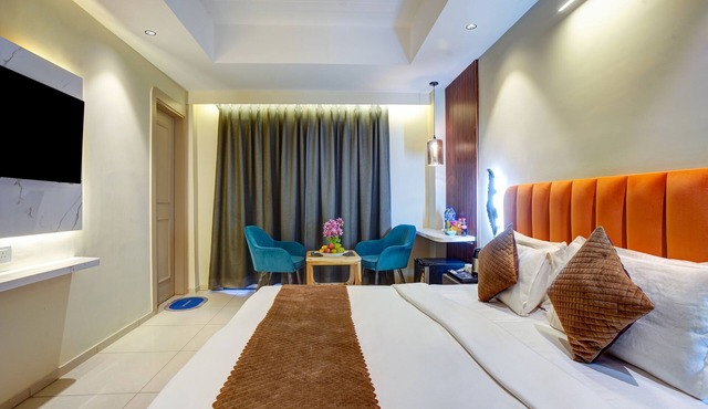 Charming 6-bedroom bed & breakfast in pleasant neighborhood Near Gurgaon Metro
