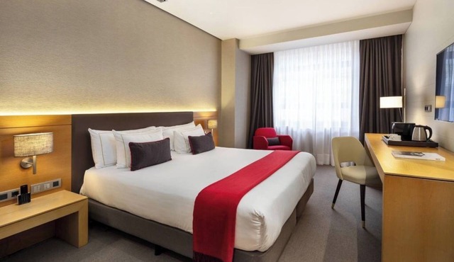Charming 9-bedroom hotel with WiFi, AC in fantastic Anantapur