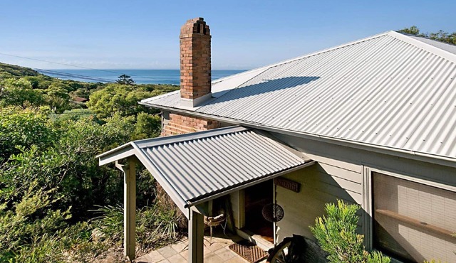 Charming Cottage Retreat by HolidayCo.