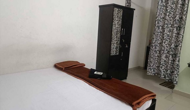 Charming lodge in serene Kochi with WiFi, AC