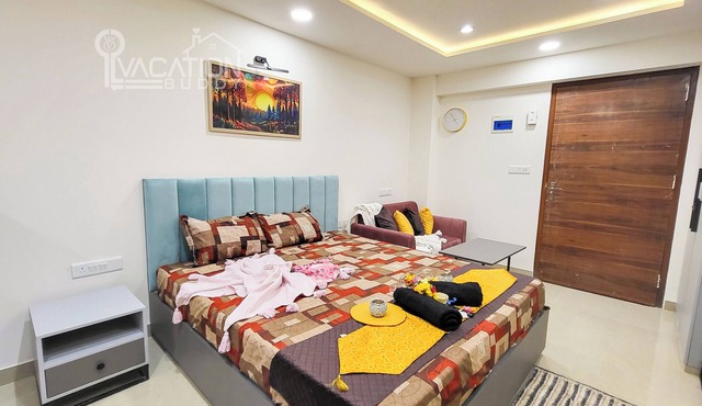 Charming Studio, Solitaire Suites, Jaipur, Wi-Fi, AC