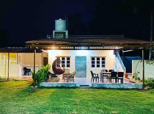 Cheerful 2 bedroom Private Farmhouse stay