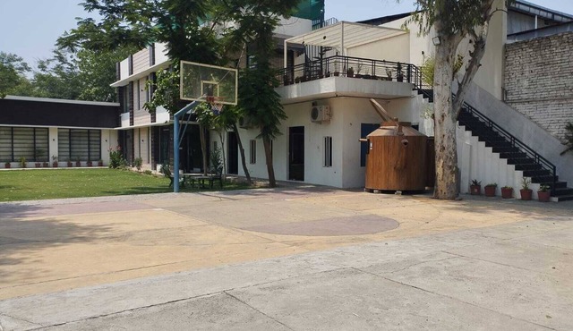 Cheerful 2-bedroom villa with big garden n sports