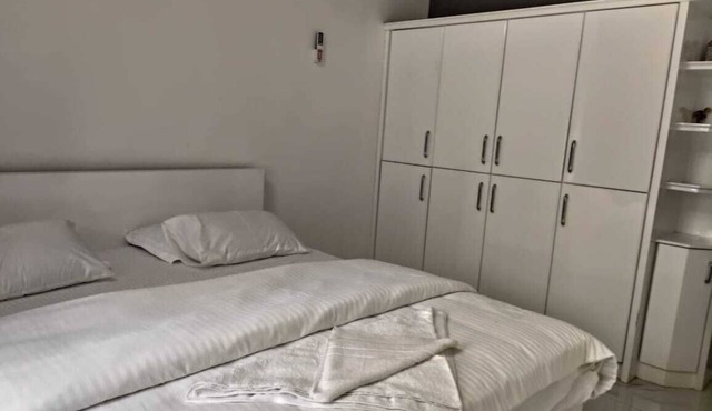 Cheerful 4 Bedroom Villa with Ensuite and Parking
