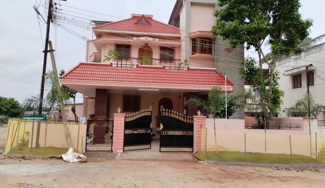 Cheerful 5- bedroom villa in Thudiyalur with Mountain View