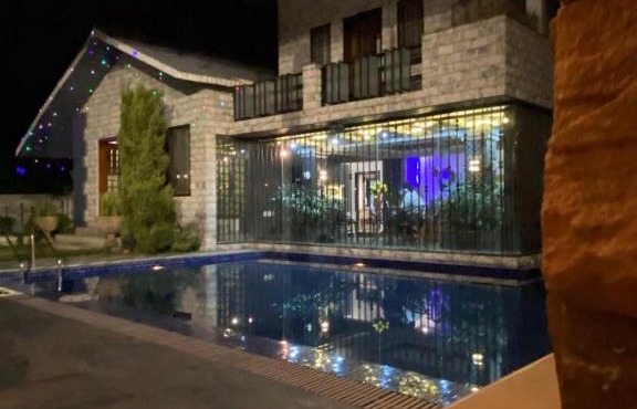 Cheerful luxury 5 - bedroom villa with pool ( Ayu villa )