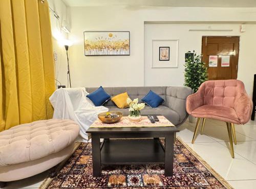 Chic 2BHK Cosy Escape - Near City Centre & IT Hubs