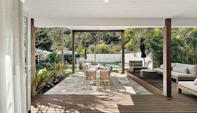 Chic Beach Cottage with Pool and Spa