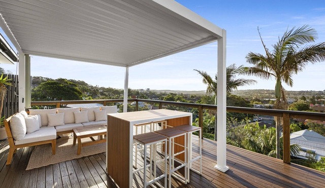 Chic Coastal 1-Bedroom Home with Balcony & BBQ