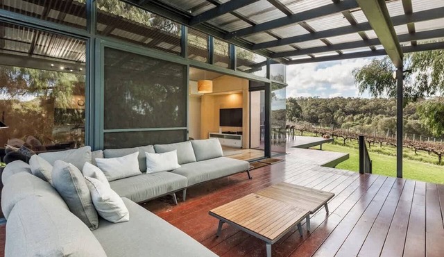 Cinque Stelle—Vineyard Views & Country Serenity in Yallingup Siding
