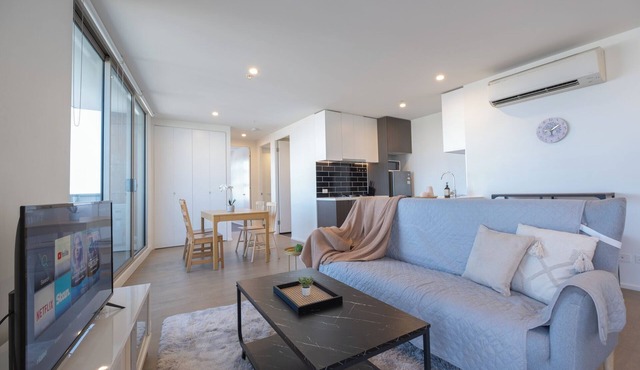 Cityscape 2BR2BA Maribyrnong +wifi+park+balcony in Maribyrnong