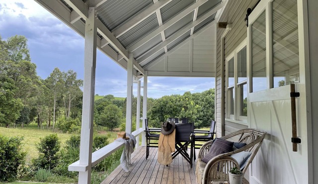 Classic, simple and relaxed living. in Bangalow