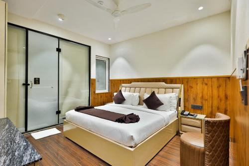 Clay Inn Hotels, Paschim Vihar