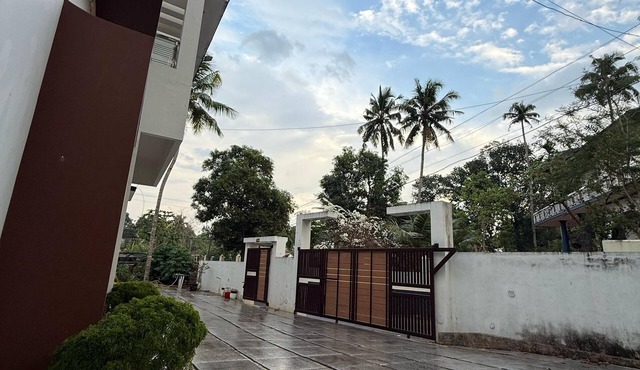 Cliff Niyara 5min drive to Beach and Cliff 2-bedroom house with AC in Varkala