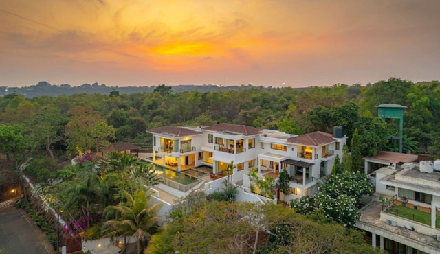Cliffhouse by Hireavilla -5br w Pvt Pool in Saipem