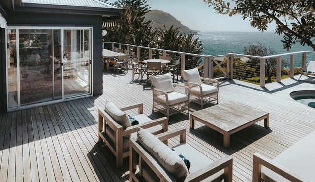 Cliffside - Luxury Oceanfront in Stanwell Park with fireplace, pool and 360 degree views