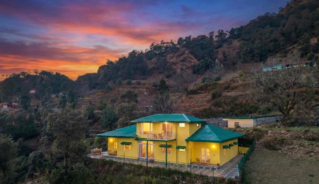 Cloudview Villa by VEO, StayVista - 6BHK with Valley View & Bonfire in Mussoorie