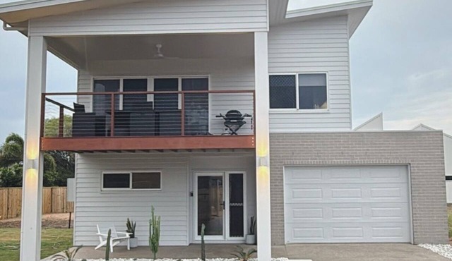 Coastal Escape in Moore Park Beach