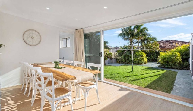 Coastal Palms - Recently Renovated Beachside Haven