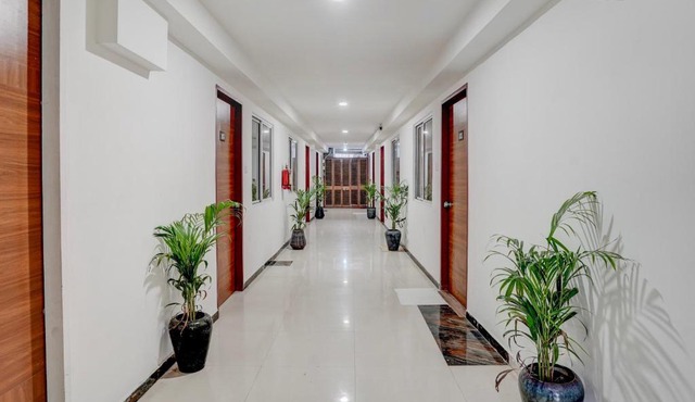 Collection O Vadodara Airport Formerly Milan Party Hall