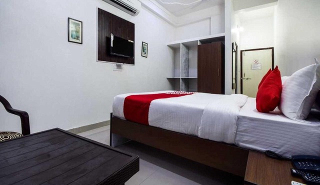 Collection O Vallabh Villas