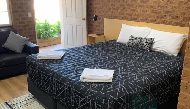 Colonial motor inn in West Wyalong