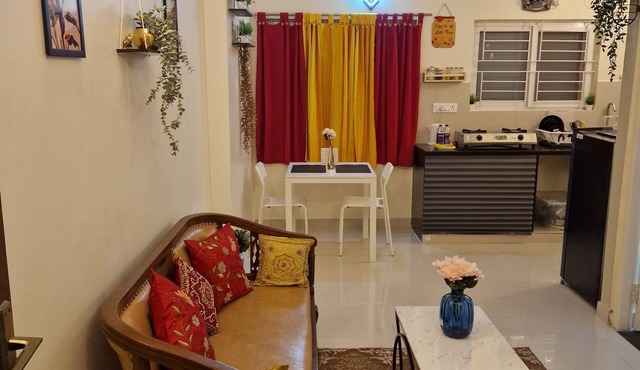 Come and Experience Cozy 1-bedroom apartment with WiFi, AC in amazing Hyderabad