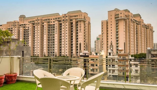 Comfortable 1 Bhk Serviced Apartment w Hill view