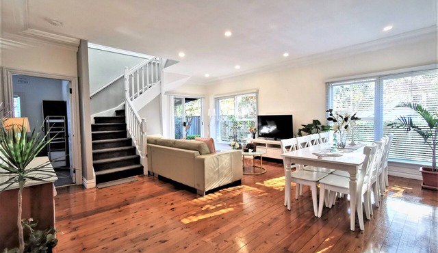 Comfy 4 bedrooms house-2 mins to Miranda Shopping Centre