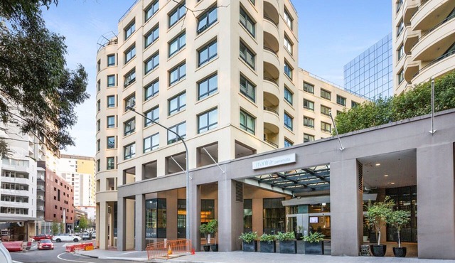 Contemporary 1-Bed First Floor Unit with Pool