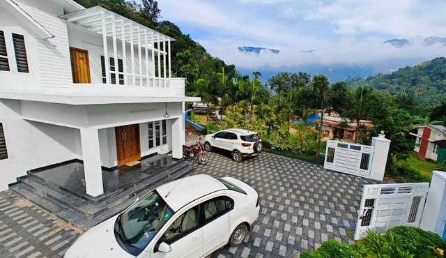 Cool Nest Pool Villa Munnar by VOYEHOMES