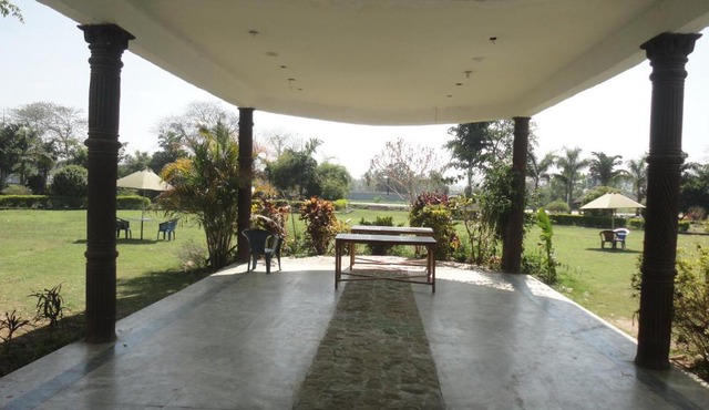 Corbett Pool & Cottages