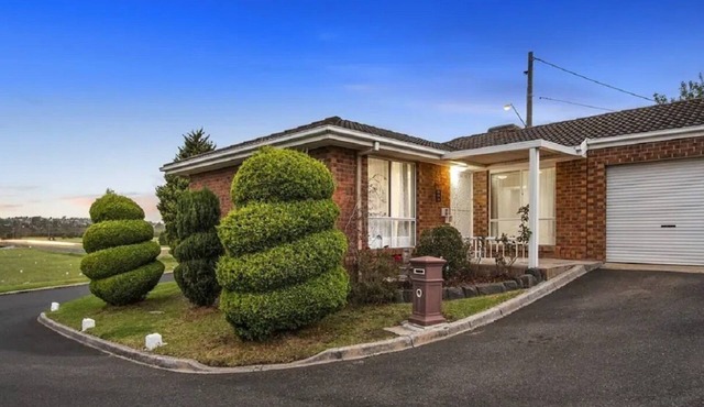 Corner Cottage in Dandenong North