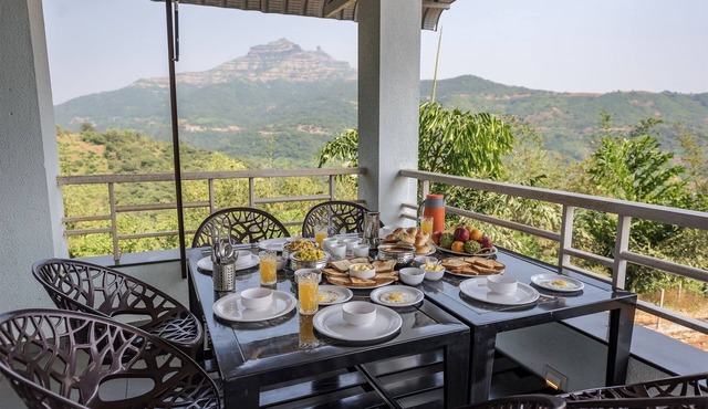 CosmicStays Ekantam - Mountain View Villa near Pune