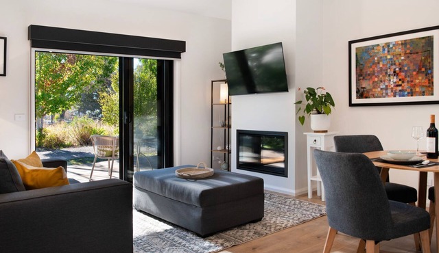 Cosy Edge Studio-Modern stuido, quiet and walking distance to Farmers Arms Hotel in Daylesford