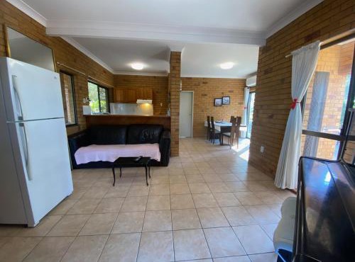 Cosy holiday entire unit 1 in Caloundra West