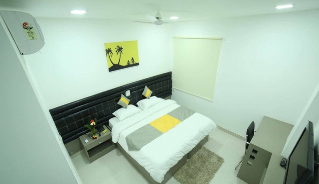 Cosy Room With Private Bath And Work Desk