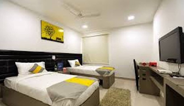 Cosy Room With Private Bath And Work Desk