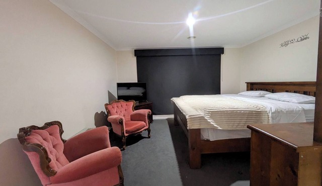 Cosy Spacious Hill Holiday Home in Drouin
