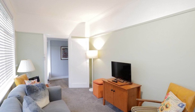 Cosy Sun-Filled Cottage in Tenterfield