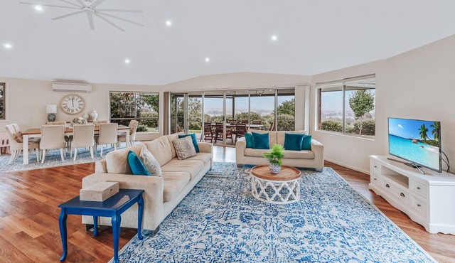 Countryside Escape with Stunning Views and Pool in Mount Frome