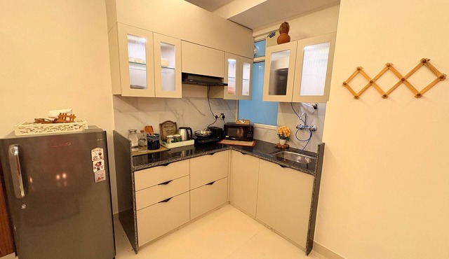 Couple Canvas—Luxurious 1-BHK Peaceful Apartment