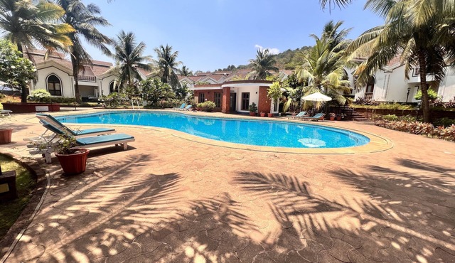 Couple Friendly 1BHK Apt w/Pool,Wifi,OTT near Baga, Calangute and Anjuna Beaches