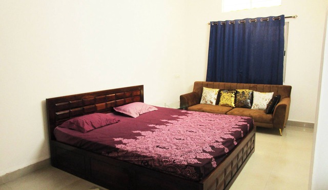 Couple Friendly 2-bedroom apartment with WiFi in Belagavi