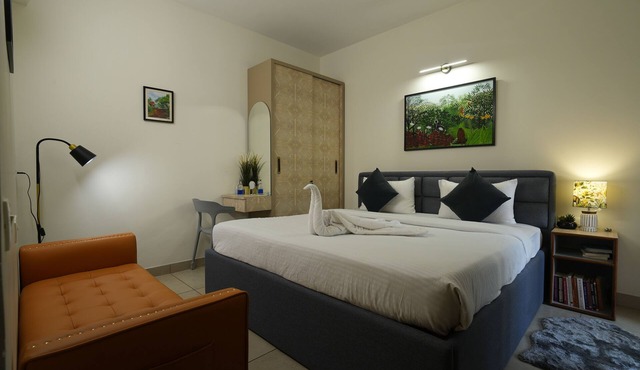 Cozy 1-bedroom apartment in beautiful Siolim with AC and gym access