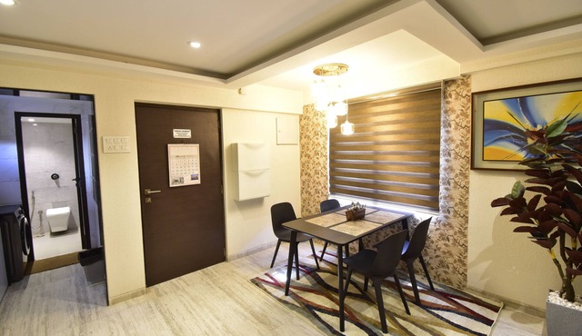 Cozy 1-bedroom apartment in amazing Mumbai with AC, WiFi