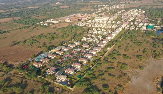 Cozy 1-bedroom bungalow with AC and fitness room in lovely UBHARAT