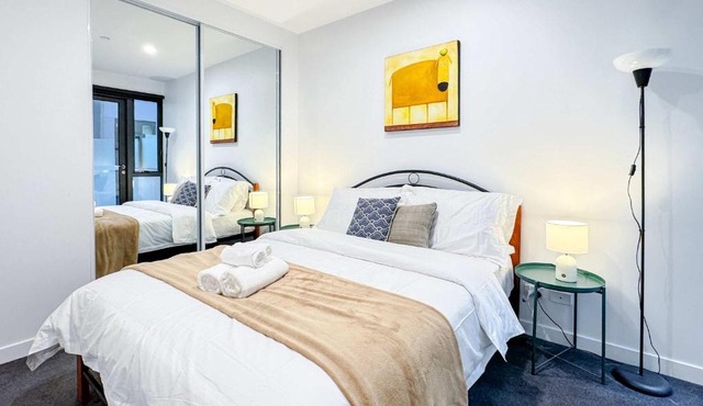 Cozy 1BR Apt Walk to Swinburne & Glenferrie Rd in Melbourne