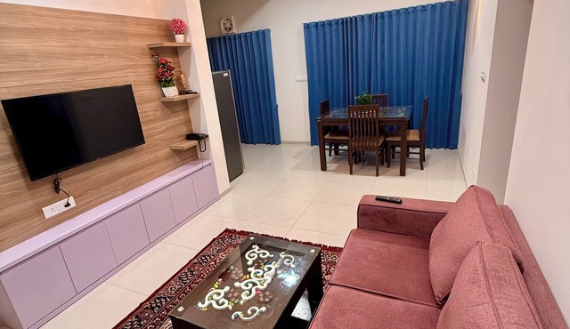 Cozy 2-bedroom apartment with AC in awesome GIFT City